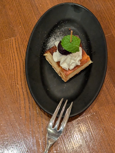 バスクチーズケーキ 上面（バル・リカ・セルヴェッサ）