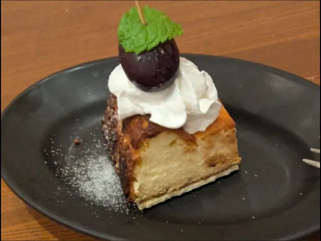 バスクチーズケーキ（バル・リカ・セルヴェッサ）