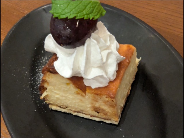 バスクチーズケーキ（バル・リカ・セルヴェッサ）