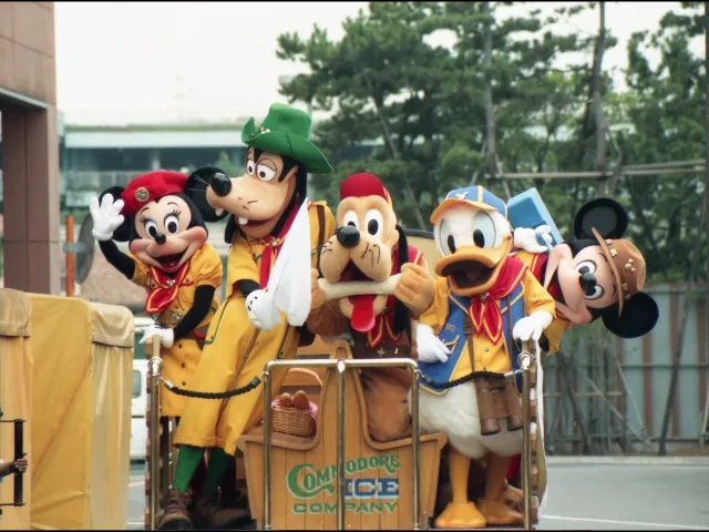 ミニー、グーフィー、プルート、ドナルド、ミッキー（ディズニーキッズ・サマーアドベンチャー）