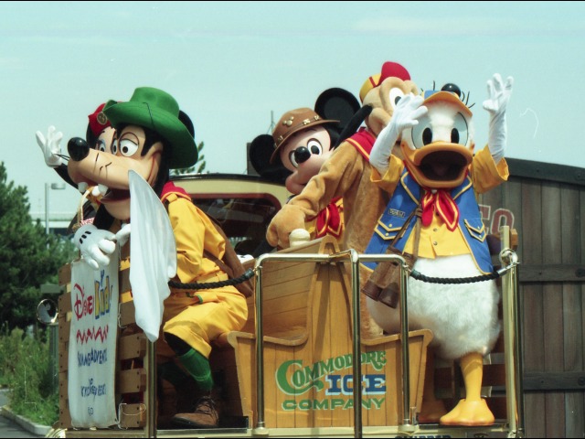 グーフィー、ミッキー、ドナルド（ディズニーキッズ・サマーアドベンチャー）