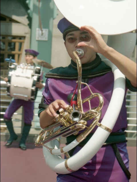 チューバ（ディスカバリー・ミュージック・トゥループ）