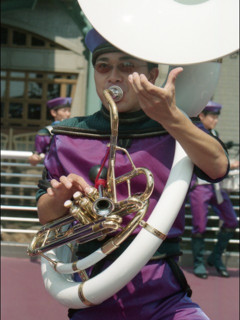 チューバ（ディスカバリー・ミュージック・トゥループ）