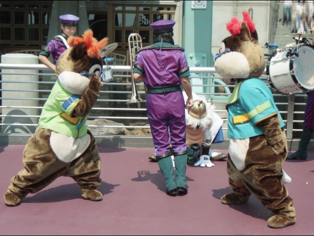 チップ、トロンボーン、デール（ディスカバリー・ミュージック・トゥループ）