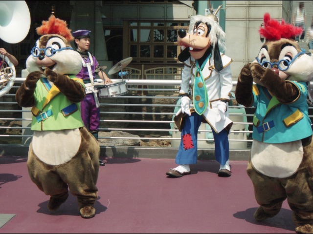 チップ、グーフィー、デール（ディスカバリー・ミュージック・トゥループ）