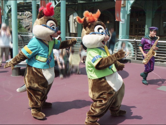 デールとチップ（ディスカバリー・ミュージック・トゥループ）