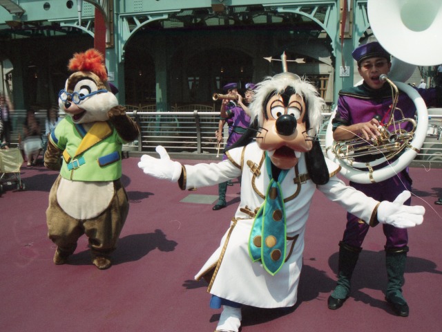 チップ、グーフィー、チューバ（ディスカバリー・ミュージック・トゥループ）