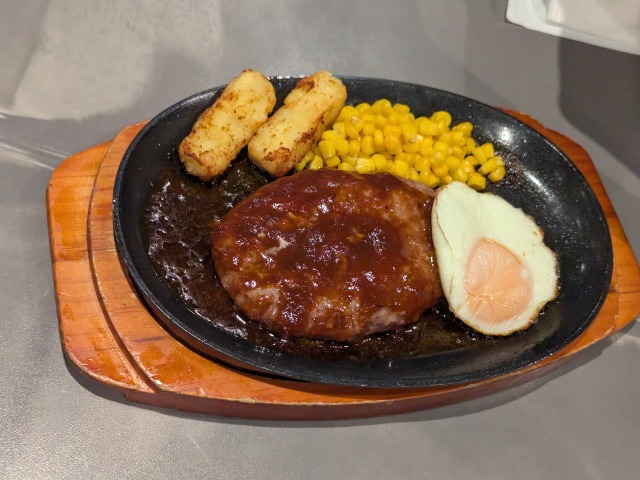 ハンバーグステーキ（サイゼリヤ）