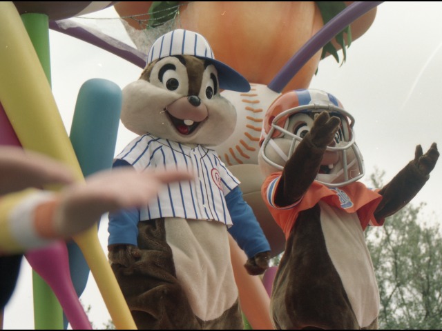 チップとデール（ディズニー・ハロウィーン・パレード 2004）