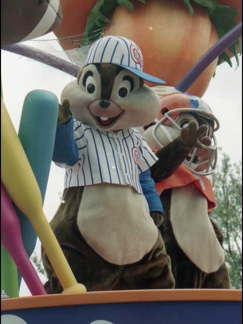 チップとデール（ディズニー・ハロウィーン・パレード 2004）