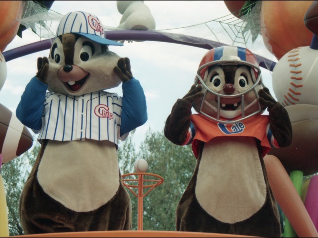 チップとデール（ディズニー・ハロウィーン・パレード 2004）