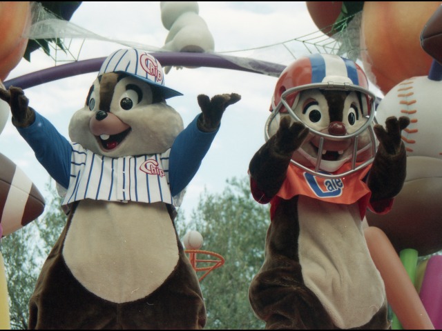 チップとデール（ディズニー・ハロウィーン・パレード 2004）