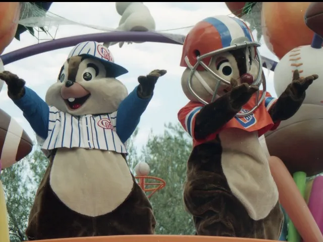 チップとデール（ディズニー・ハロウィーン・パレード 2004）