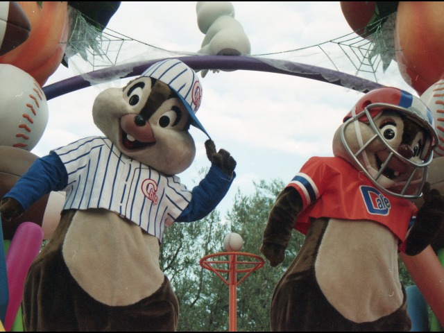 チップとデール（ディズニー・ハロウィーン・パレード 2004）