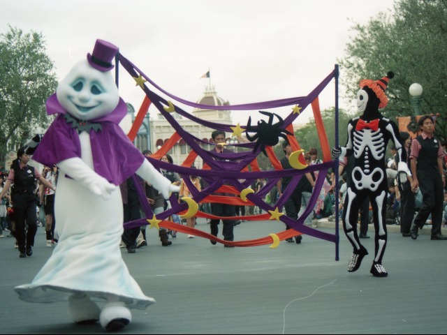 先導ゴースト（ディズニー・ハロウィーン・パレード 2004）