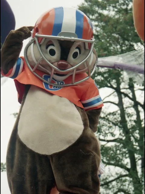 デール（ディズニー・ハロウィーン・パレード 2004）