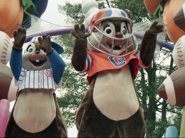チップとデール（ディズニー・ハロウィーン・パレード 2004）