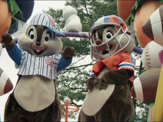 チップとデール（ディズニー・ハロウィーン・パレード 2004）