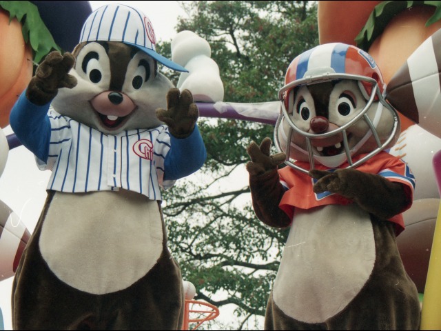 チップとデール（ディズニー・ハロウィーン・パレード 2004）