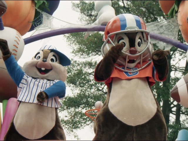 チップとデール（ディズニー・ハロウィーン・パレード 2004）