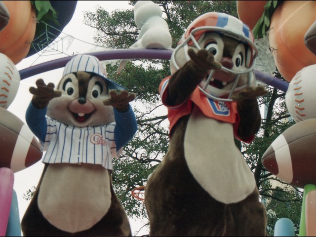 チップとデール（ディズニー・ハロウィーン・パレード 2004）