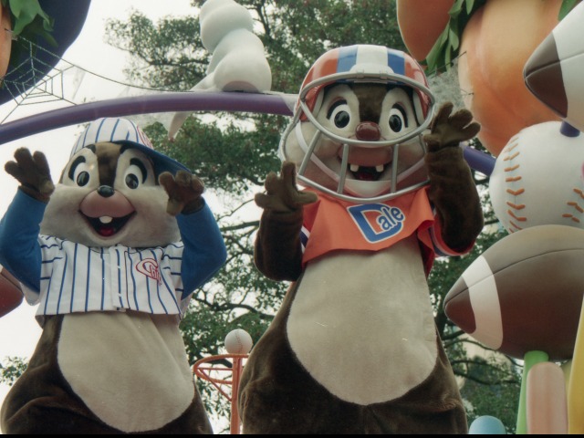 チップとデール（ディズニー・ハロウィーン・パレード 2004）