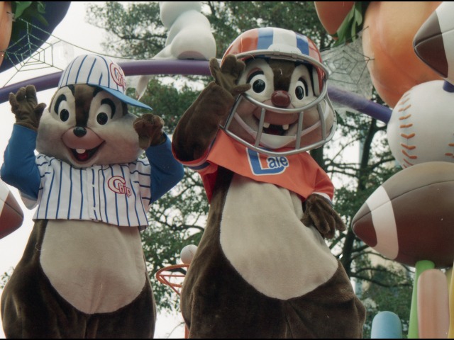 チップとデール（ディズニー・ハロウィーン・パレード 2004）