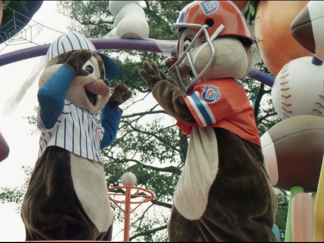 チップとデール（ディズニー・ハロウィーン・パレード 2004）