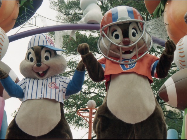 チップとデール（ディズニー・ハロウィーン・パレード 2004）