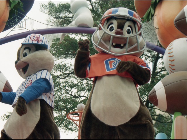 チップとデール（ディズニー・ハロウィーン・パレード 2004）