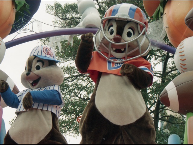 チップとデール（ディズニー・ハロウィーン・パレード 2004）