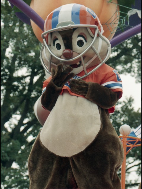 デール（ディズニー・ハロウィーン・パレード 2004）