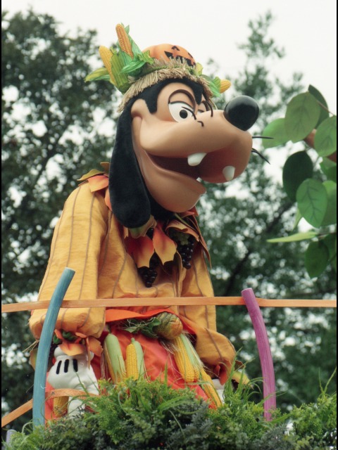 グーフィー（ディズニー・ハロウィーン・パレード 2004）