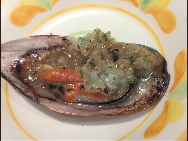 ムール貝のガーリック焼き 取り分け（サイゼリヤ）