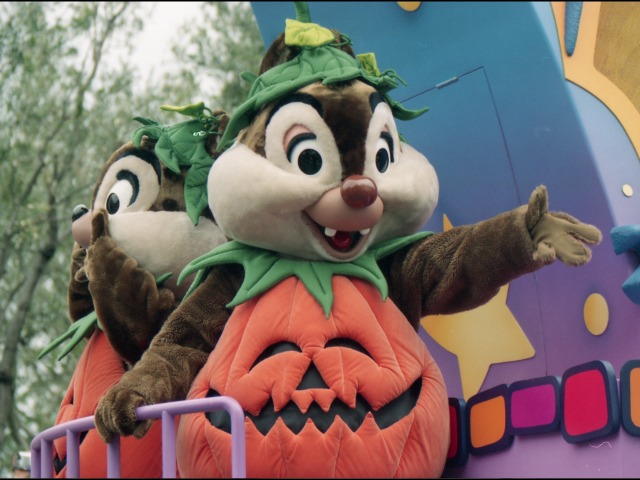 チップとデール（ディズニー・ハロウィーン・パレード 2004）