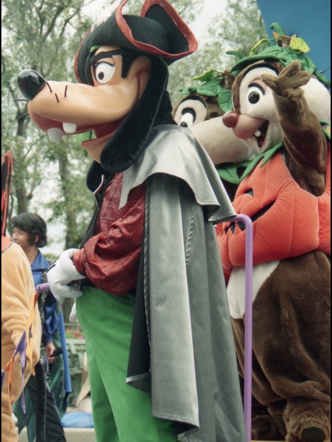 グーフィー、チップ、デール（ディズニー・ハロウィーン・パレード 2004）