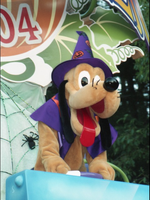 プルート（ディズニー・ハロウィーン・パレード 2004）