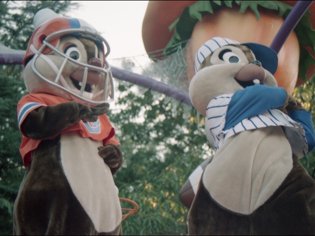 デールとチップ（ディズニー・ハロウィーン・パレード 2004）