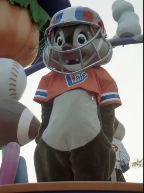 デール（ディズニー・ハロウィーン・パレード 2004）