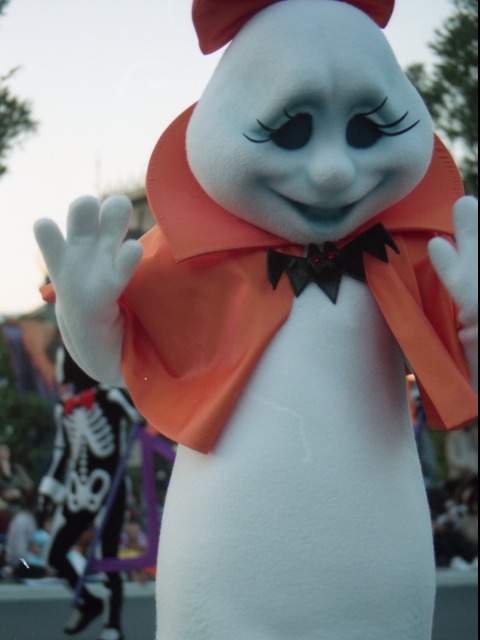 女の子ゴースト（ディズニー・ハロウィーン・パレード 2004）