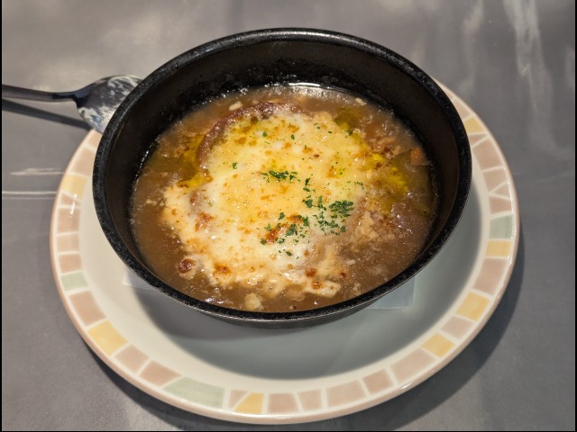たまねぎのズッパ（サイゼリヤ）