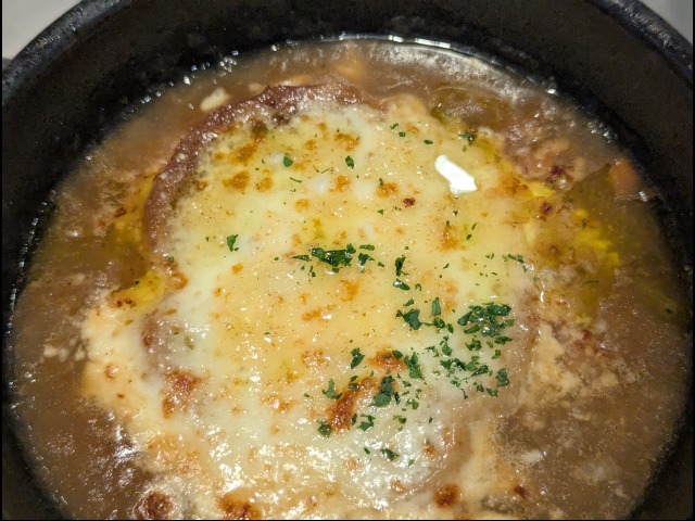 たまねぎのズッパ アップ（サイゼリヤ）