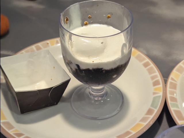 チョコレートケーキ＆ミルクジェラート（サイゼリヤ）