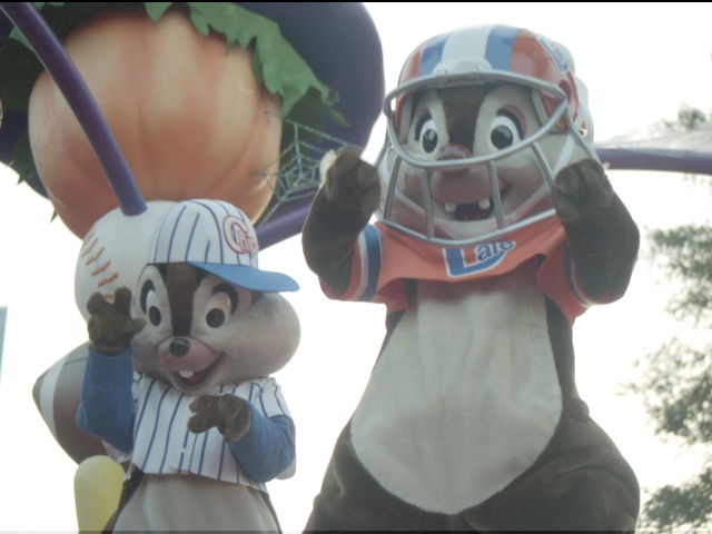 チップとデール（ディズニー・ハロウィーン・パレード 2004）