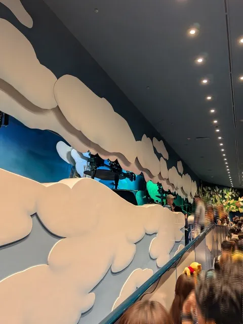 空への入場列(ピーターパン空の旅)