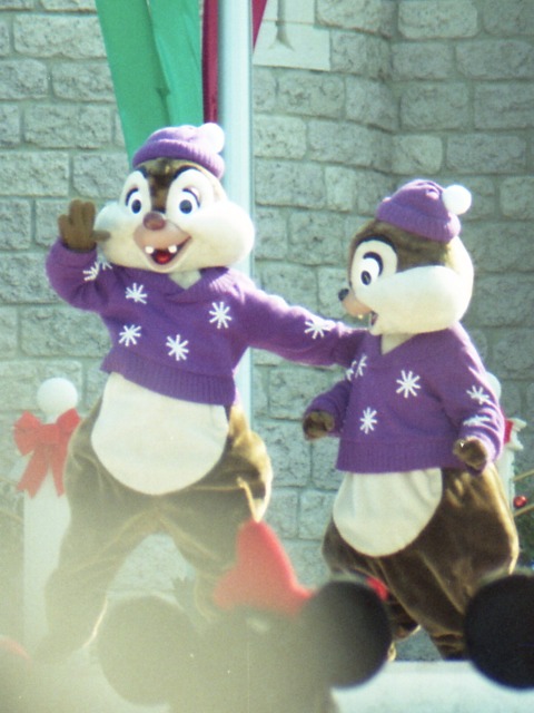 デールとチップ（ミッキーのクリスマスプレゼント）