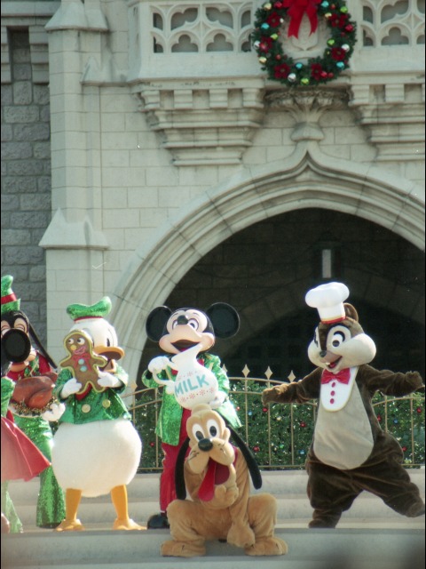 ドナルド、ミッキー、プルート、チップ（ミッキーのクリスマスプレゼント）