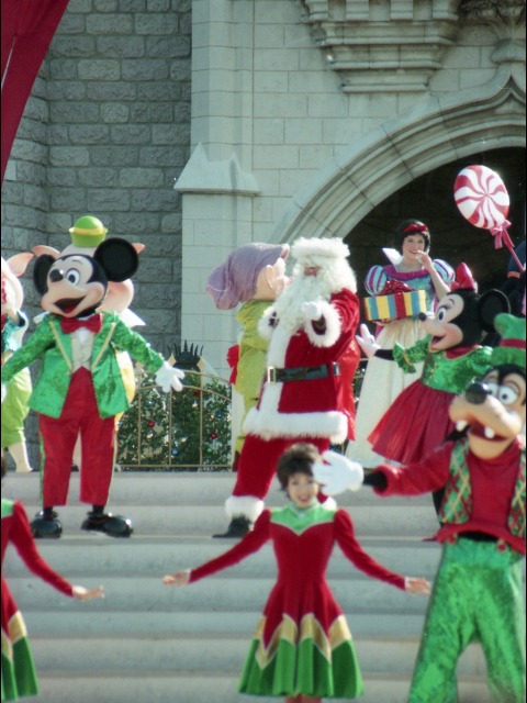 ミッキー、サンタ、ミニー、グーフィー（ミッキーのクリスマスプレゼント）