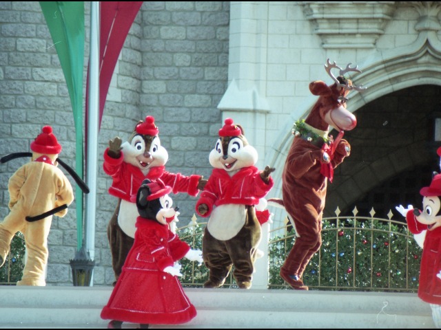 プルート、デール、チップ、ミニー（ミッキーのクリスマスプレゼント）