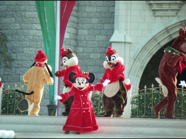 プルート、デール、チップ、ミニー（ミッキーのクリスマスプレゼント）